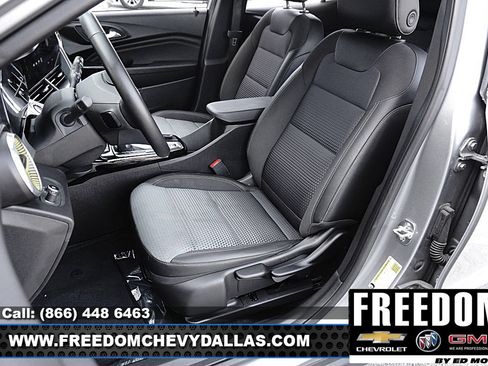 Certified 2025 Chevrolet Trax LT w/ Driver Confidence Package FWD image 8