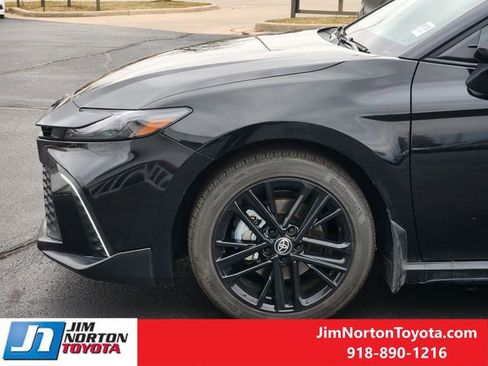 Used 2025 Toyota Camry SE image 9