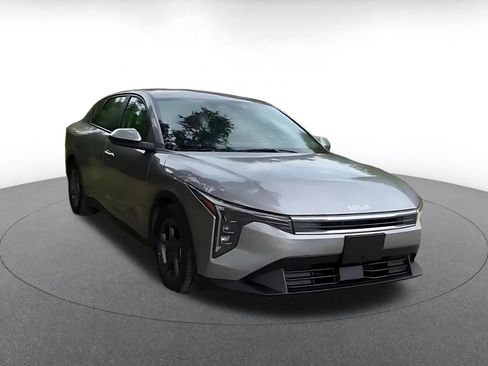 Used 2025 Kia K4 FWD image 2