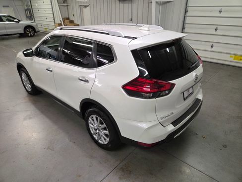 Used 2017 Nissan Rogue SV image 5