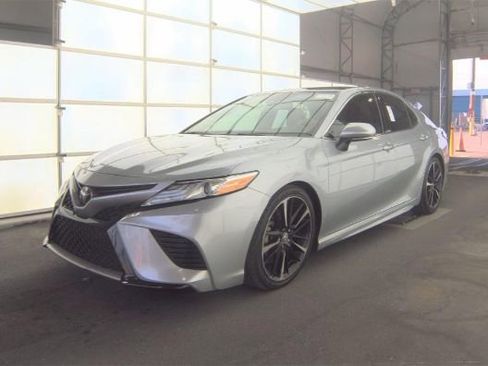 Used 2020 Toyota Camry XSE image 1