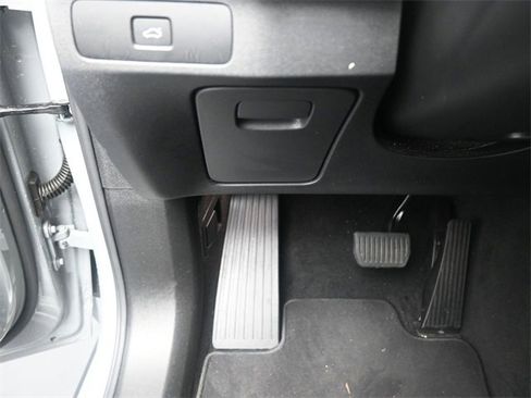 Used 2025 Volvo XC90 B5 Core w/ Protection Package image 16