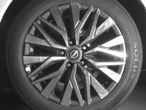 Used 2025 Nissan Altima 2.5 SV FWD image 14