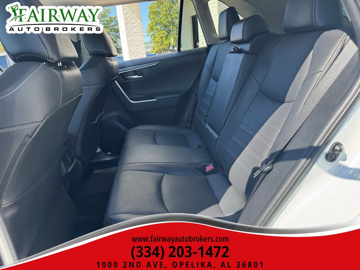 Used 2019 Toyota RAV4 Limited w/ Cold Weather Package FWD image 11