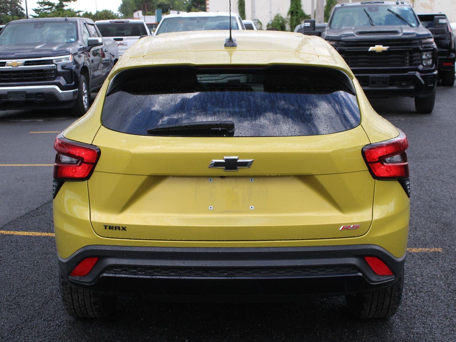Used 2024 Chevrolet Trax RS w/ Sunroof Package FWD image 6