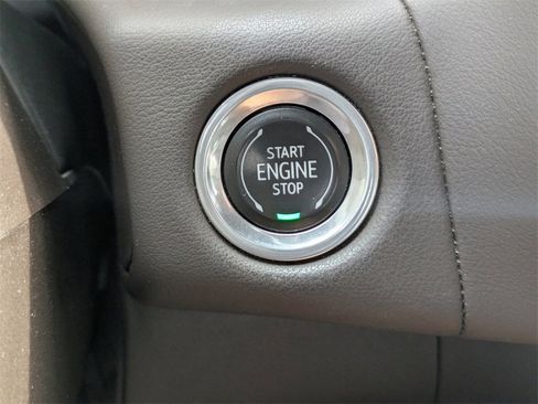 Used 2021 Chevrolet Tahoe LT w/ Luxury Package image 32