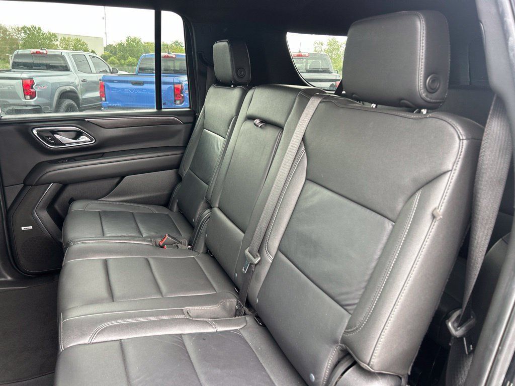 Used 2024 Chevrolet Suburban LT AWD/4WD image 32