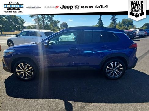 Used 2022 Toyota Corolla Cross XLE w/ Convenience Package AWD/4WD image 4