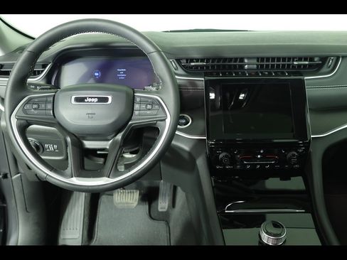 Used 2024 Jeep Grand Cherokee Laredo X w/ Luxury Tech Group I image 13