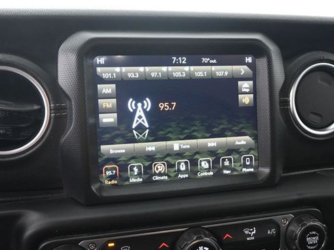 Used 2019 Jeep Wrangler Unlimited Sahara image 31