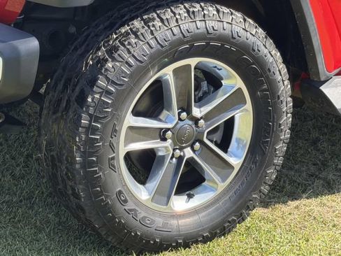 Used 2020 Jeep Wrangler Unlimited Sahara AWD/4WD image 15