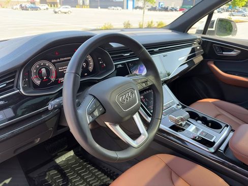 Used 2023 Audi Q7 2.0T Premium w/ Towing Package AWD/4WD image 11