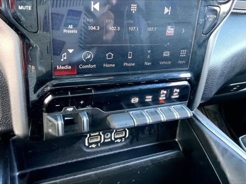 Used 2024 RAM 2500 Laramie w/ Night Edition AWD/4WD image 32