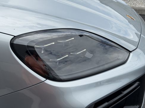 Certified 2024 Porsche Cayenne Turbo AWD/4WD image 13