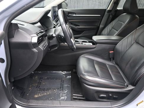 Used 2023 Nissan Altima 2.5 SR w/ SR Premium Package AWD/4WD image 15