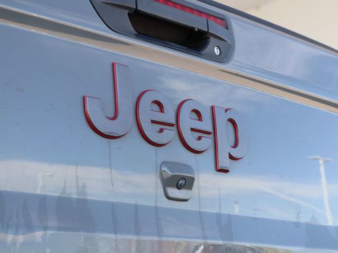Used 2021 Jeep Gladiator Rubicon w/ Trailer Tow Package AWD/4WD image 14