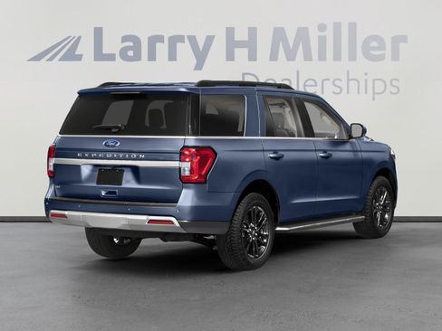 Used 2022 Ford Expedition XLT image 2