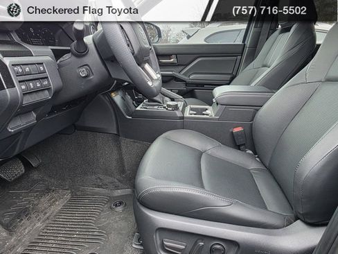 Used 2025 Toyota 4Runner Limited image 8