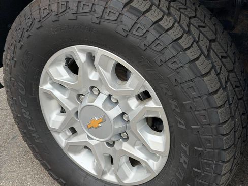 Used 2024 Chevrolet Silverado 2500 LT AWD/4WD image 32