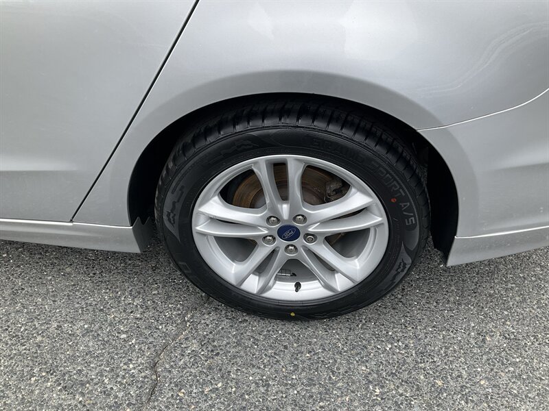 Used 2018 Ford Fusion SE FWD image 10