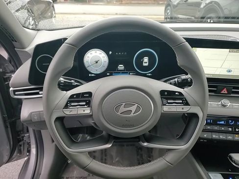 Certified 2025 Hyundai Elantra SEL image 15