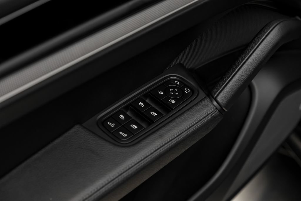 Used 2024 Porsche Cayenne AWD/4WD image 45