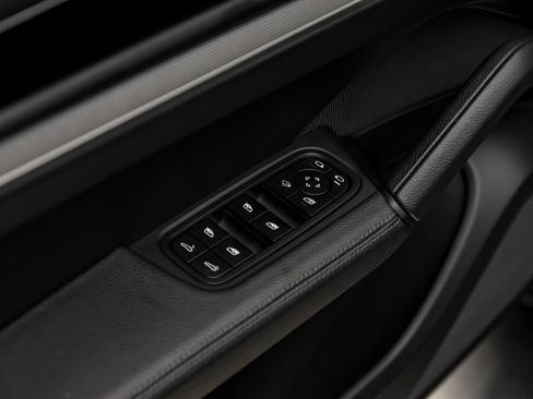 Used 2024 Porsche Cayenne AWD/4WD image 45