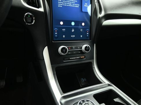 Certified 2023 Ford Edge SE w/ Black Appearance Package image 16