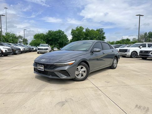 Used 2024 Hyundai Elantra SE FWD image 10