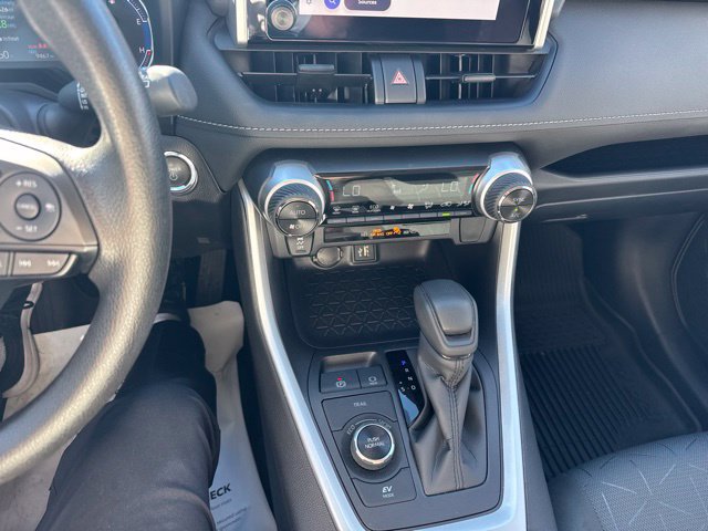 Used 2025 Toyota RAV4 XLE AWD/4WD image 18