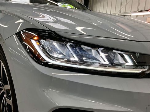 Used 2025 Volkswagen Jetta SE w/ Sunroof Package image 30