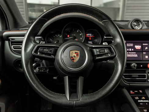 Certified 2022 Porsche Macan AWD/4WD image 26