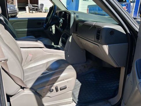 Used 2017 Ford Explorer XLT w/ Equipment Group 202A AWD/4WD image 35