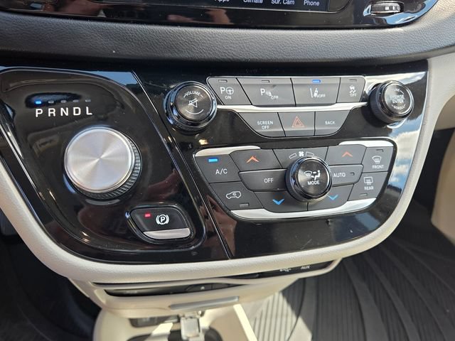 Used 2017 Chrysler Pacifica Touring-L Plus w/ Advanced Safetytec Group FWD image 23
