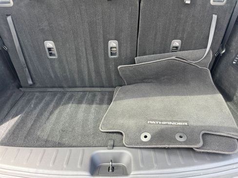 Used 2025 Nissan Pathfinder SV FWD image 34