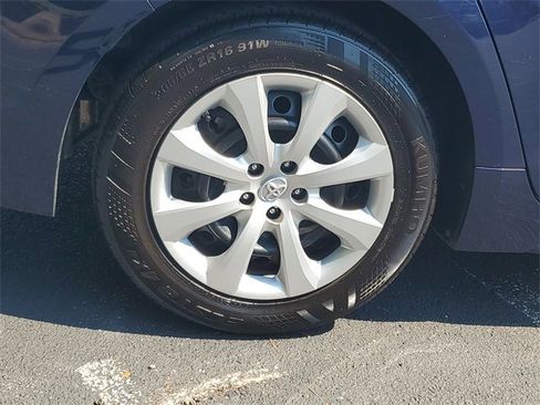 Used 2022 Toyota Corolla LE image 7