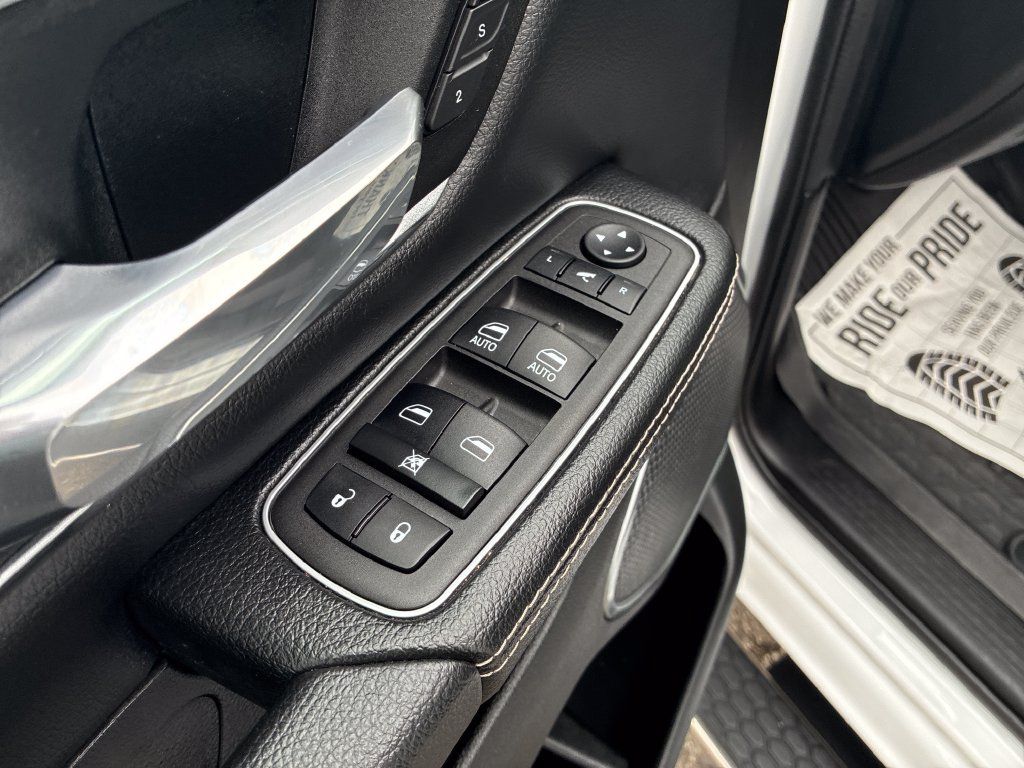 Used 2023 RAM 1500 Laramie AWD/4WD image 14