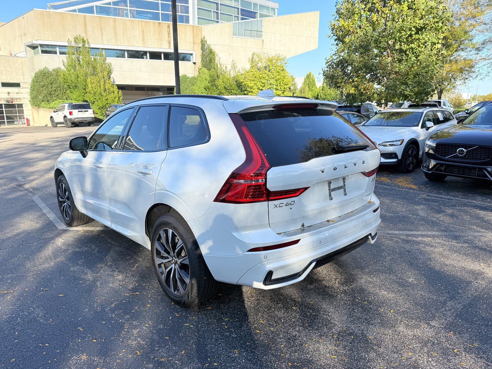 Used 2025 Volvo XC60 B5 Core w/ Protection Package Premier AWD/4WD image 6