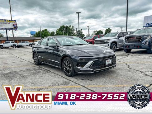 Used 2025 Hyundai Sonata SEL FWD image 1