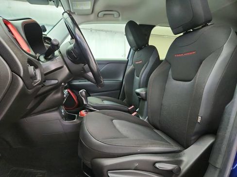 Used 2017 Jeep Renegade Trailhawk AWD/4WD image 10