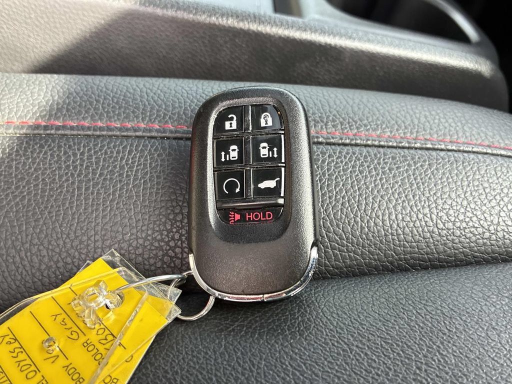 Used 2025 Honda Odyssey Sport-L image 9