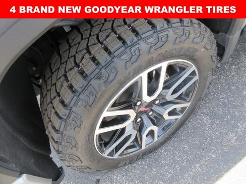 Certified 2024 GMC Sierra 1500 AT4 w/ Technology Package AWD/4WD image 3