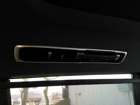 Used 2023 Land Rover Range Rover Long Wheelbase SE image 39