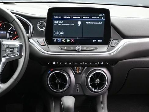 Used 2025 Chevrolet Blazer LT FWD image 11