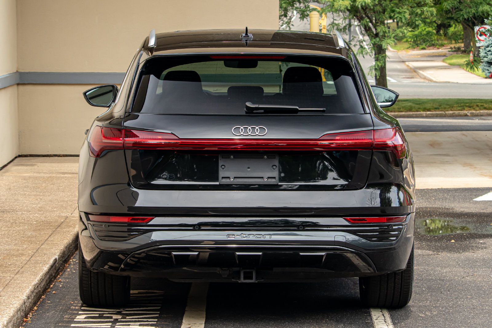 Used 2024 Audi Q8 e-tron Premium Plus w/ Premium Plus Package AWD/4WD image 8