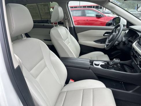 Used 2023 Nissan Rogue SV w/ SV Premium B Package AWD/4WD image 29
