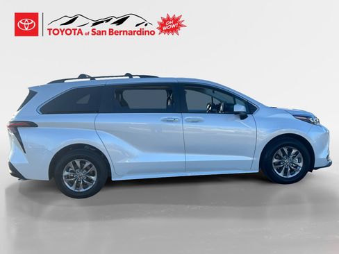 New 2026 Toyota Sienna XLE image 6