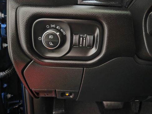 Used 2024 RAM 2500 Laramie w/ Towing Technology Group AWD/4WD image 41