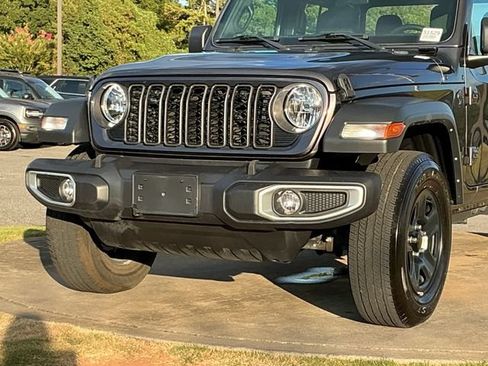 Used 2024 Jeep Gladiator Sport AWD/4WD image 10