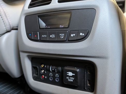Used 2016 Honda Pilot Touring image 39